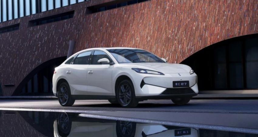 比亚迪领汇e7 9.58万开卖！闪充进入10万级纯电轿车