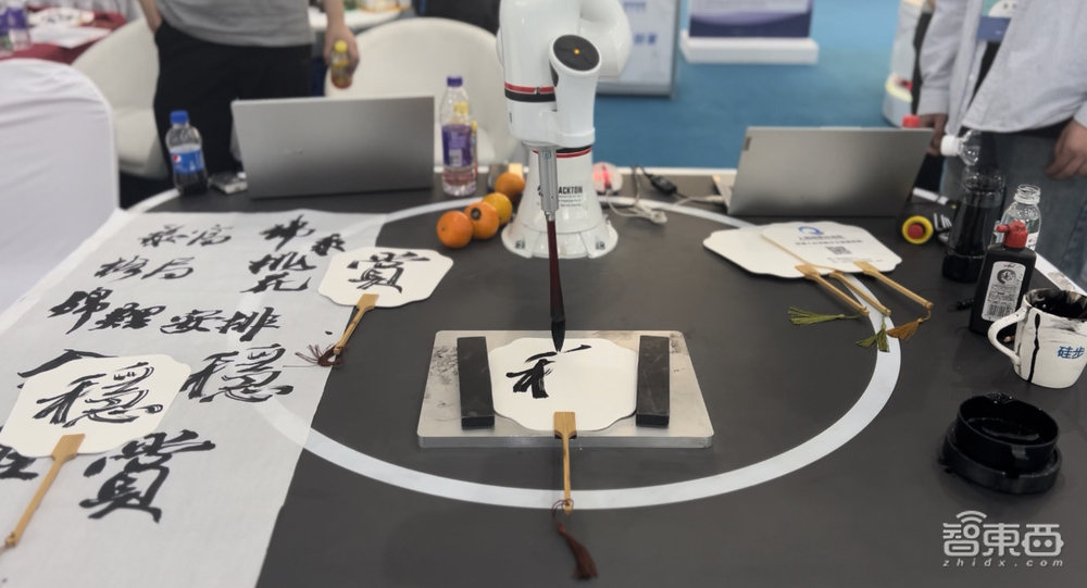 实探余姚中国机器人大会:500+机器人产品展出,仿生人、脑机接口、智能化产线等亮了