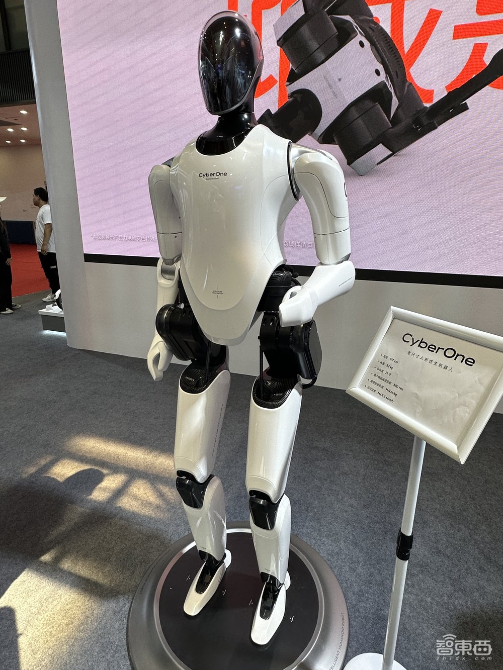 人形机器人真火了!10多款扎堆引爆亦庄,小米铁蛋2首亮相