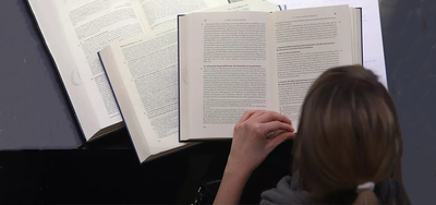 第一本机器学习写的书面世！狂啃53000篇论文写成