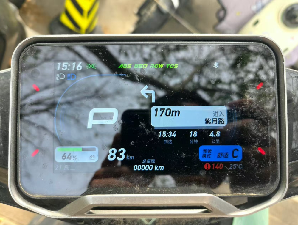 腾讯地图×小牛电动：行业首家实现鸿蒙端投屏导航全量开放，懂两轮的导航，让骑行更安全！