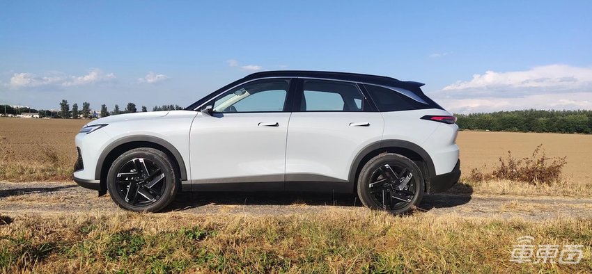 鸿蒙车机+电子外后视镜，售价10万的北汽新魔方发力智能化