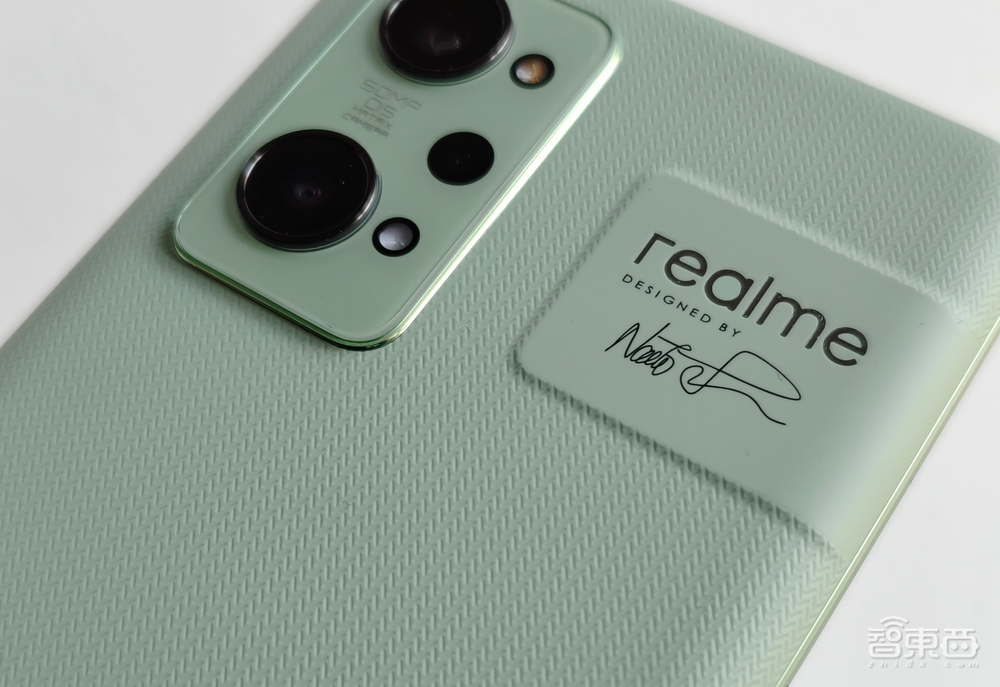 真我GT2首发体验：玩《原神》不烫手，充电10分钟看剧3小时？