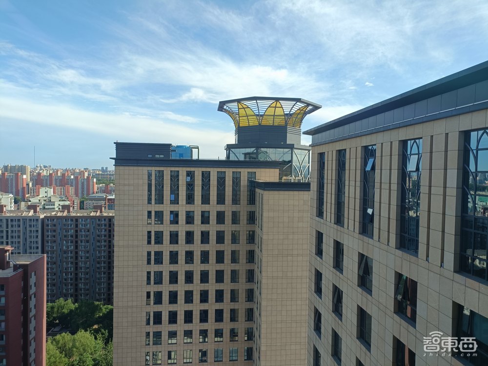 Redmi Note 10 Pro首发体验:67W充电下放,LCD为何能胜OLED?