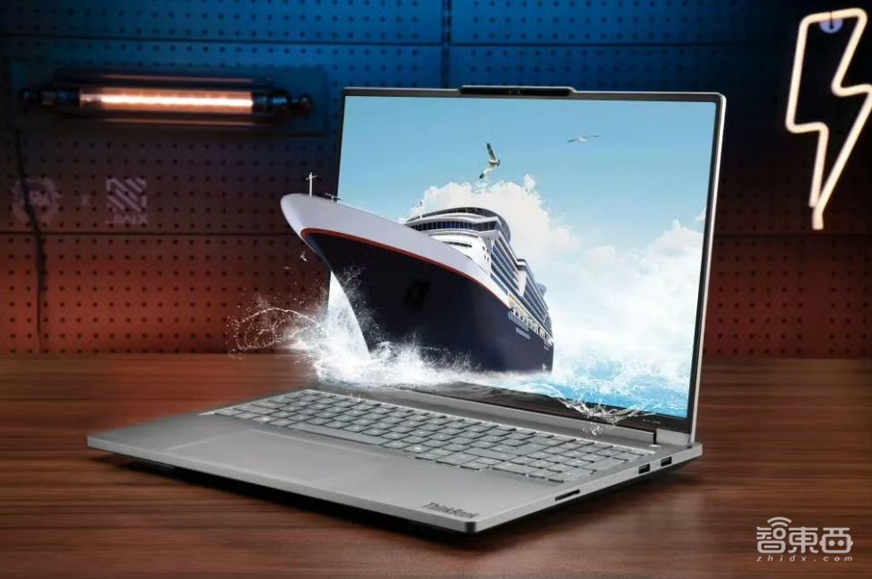 AI爆火MWC!AI OS席卷手机PC,国王点赞荣耀华为,中国企业霸场