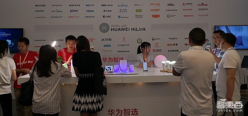 手机大佬的新圈地之战!苹果一年狂卖500亿元