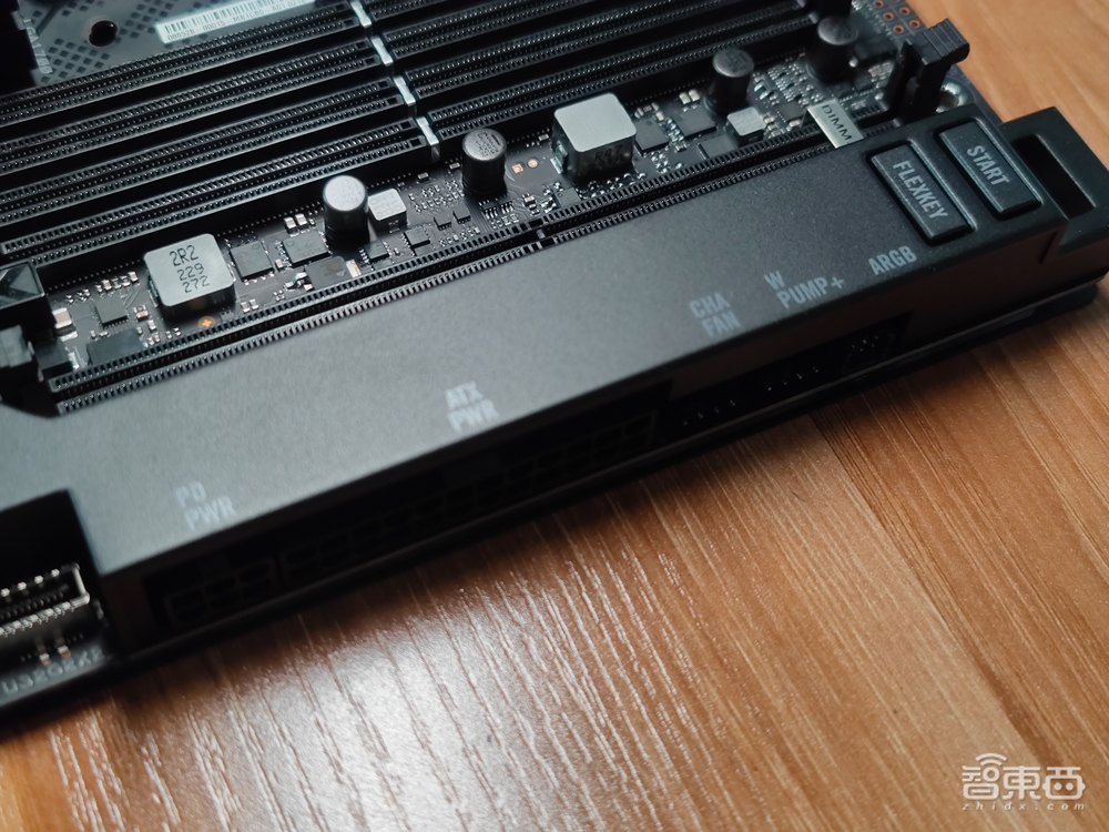 13代酷睿首发体验:24核“怪兽”直冲6GHz,屠榜游戏、生产力