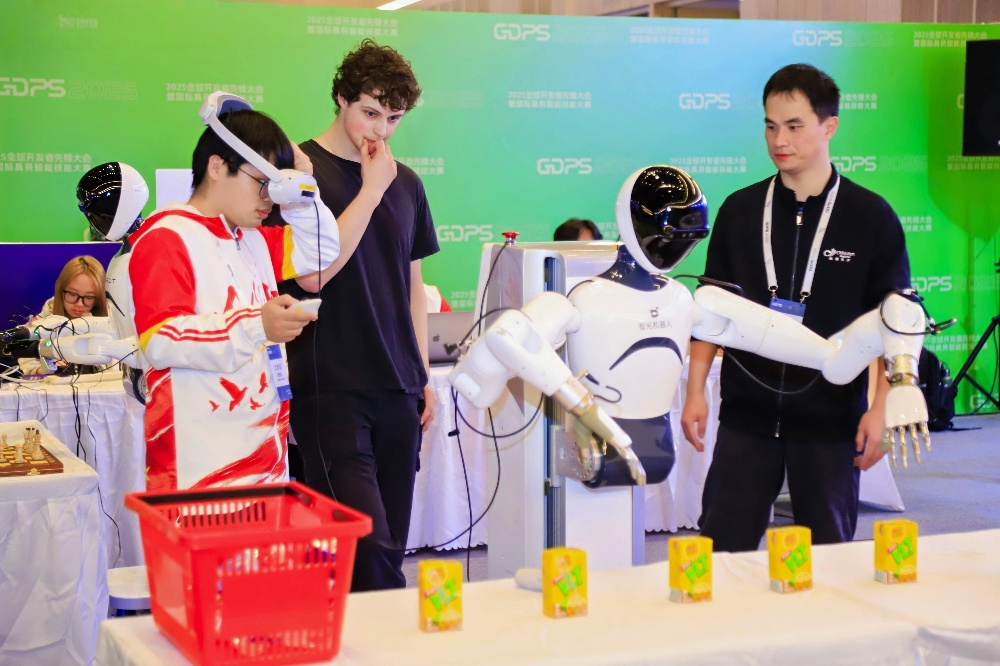 宇樹和智元罕見同臺！為什么世界最好的機(jī)器人，都要去上?！斑^招”？