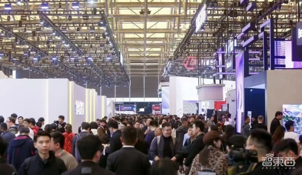 DeepSeek横扫家电圈！暴走三万步，带你看尽AWE最火AI黑科技