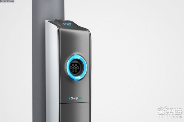 停车即可充电 “一柱两用”宝马推路灯充电桩