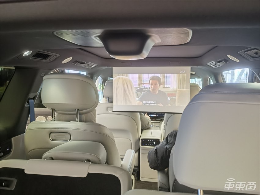 问界M9有多火？BBA车主扎堆体验，有人卖掉百万豪车选择下定