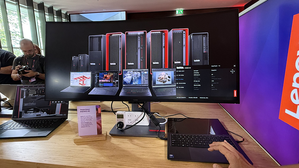 提前实现苹果创意?联想可摇头电脑底座等多款AI设备发布