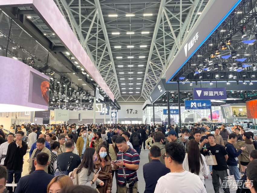 国产车翻身做大哥!五车企秀出8大黑科技,看完洋品牌瞬间不香了