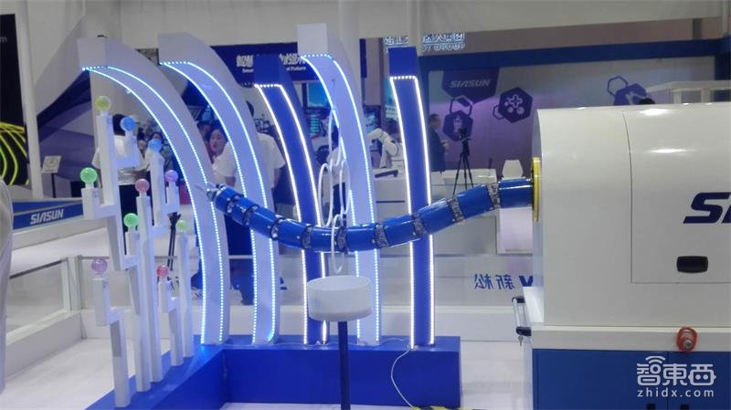擎天柱、机械蛇、仿生蝙蝠，一大波奇葩机器人来袭！