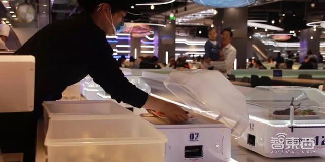 全年最火的三家餐厅!秘密竟是机器人服务员