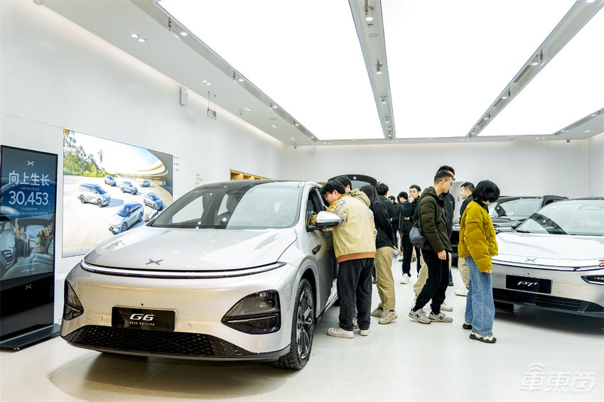 何小鹏官宣增程车下半年交付!营收暴涨100亿,但仍净亏57亿