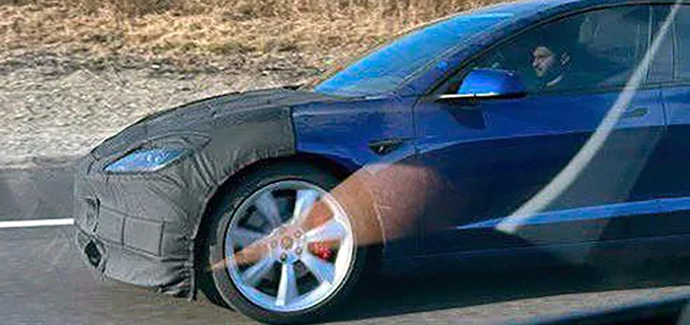 新款Model 3首曝蓝色车漆，内饰延续极简风格