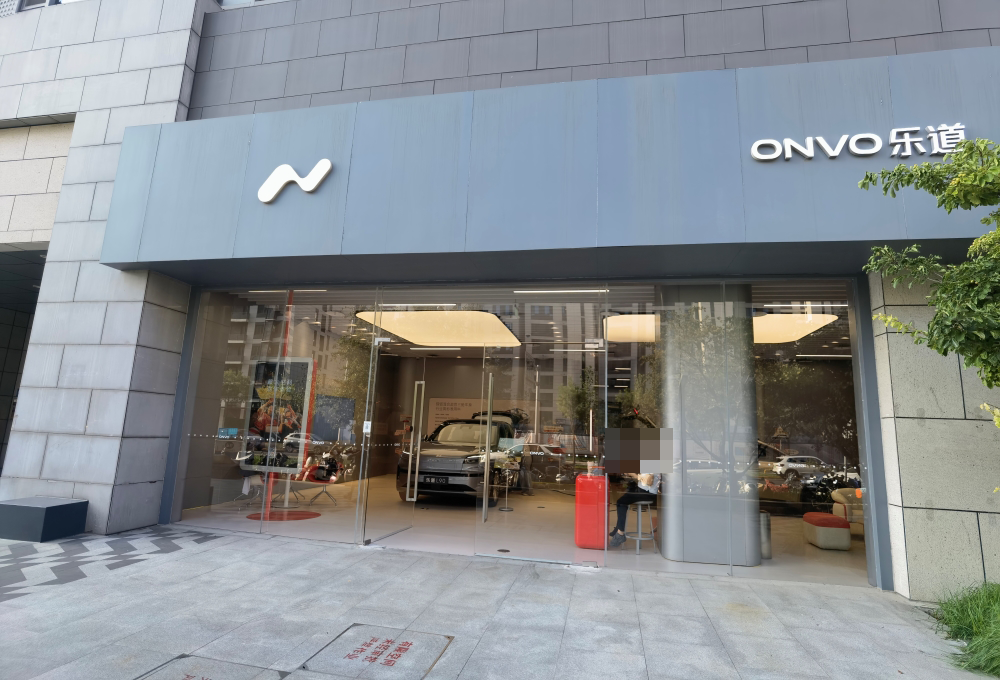 线下实探理想i8与乐道L90:销售互放狠话,一周后亮底牌