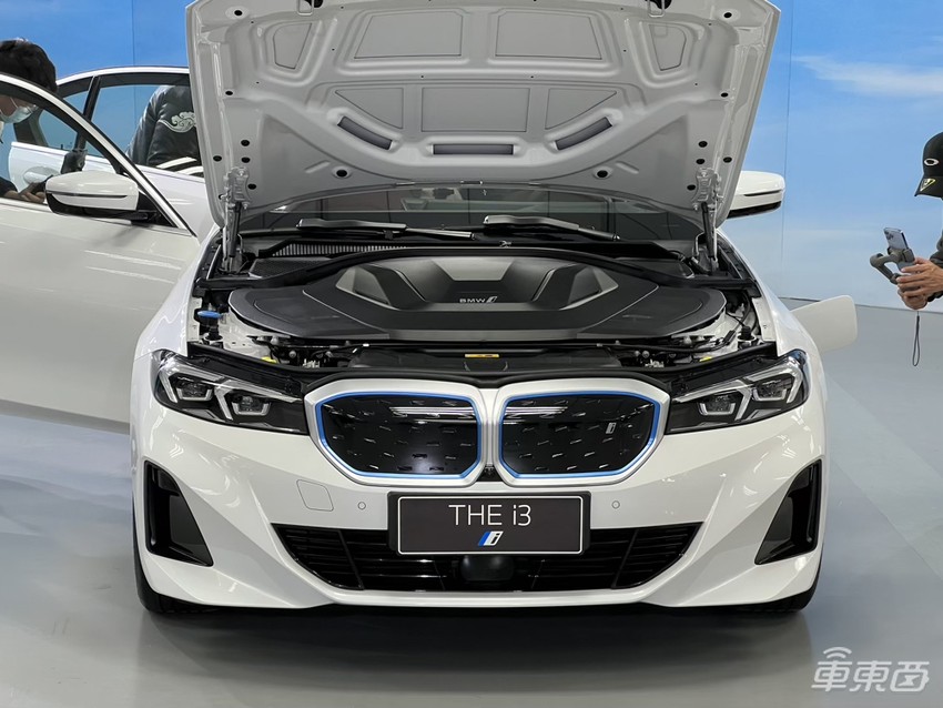 宝马i3纯电34.99万起售,L2可低速松手,能战胜Model 3吗?