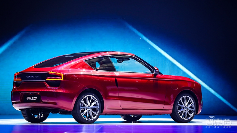 10万块买电动跑车！百公里加速7秒内，还能玩自动驾驶