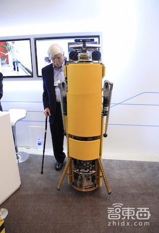 登上大雅之堂 盘点达沃斯论坛上的八大机器人