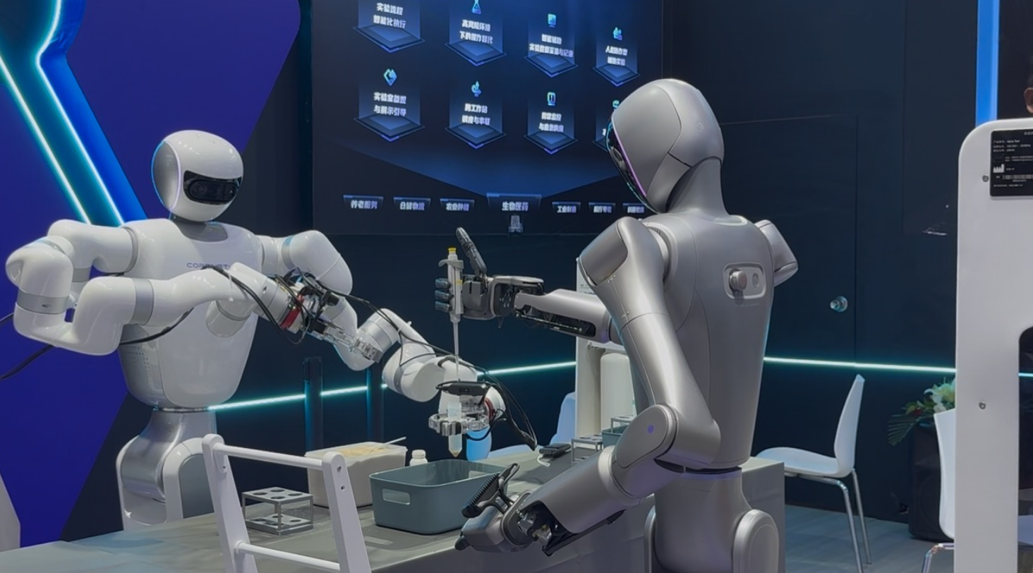 最贵97万搬回家，人形机器人天团涌入北京！暴走2万步玩命逛完，亮点都在这了