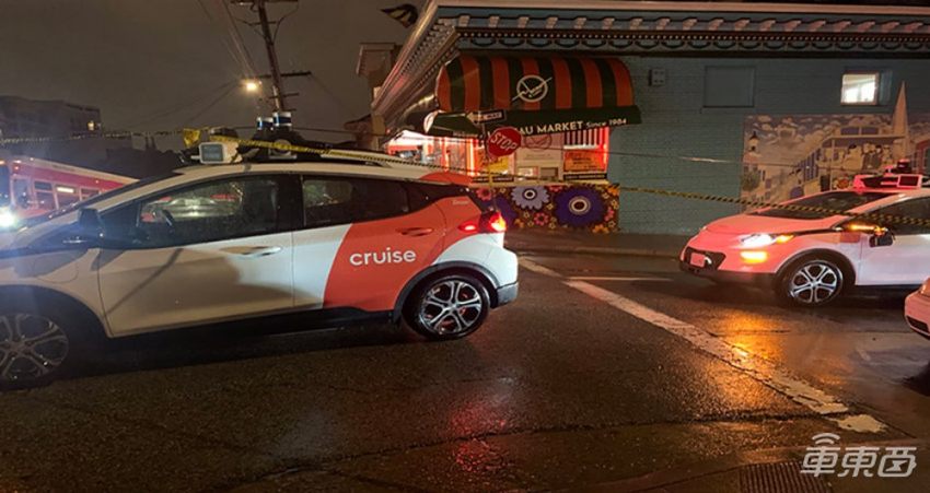 Waymo无人车闯卡，交警和乘客都慌了……