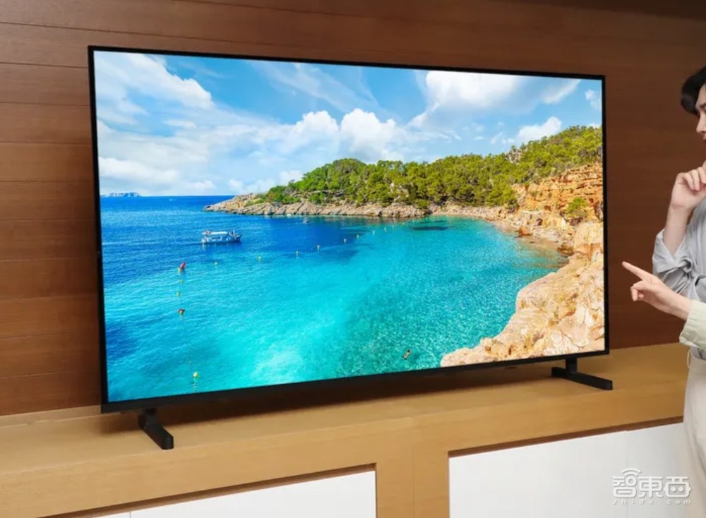 CES 2024丨PC新物种大爆发,透明屏乱战,车载屏火了,AI正深入一切!