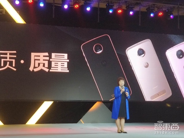 整套售价9999! 这是联想最贵最硬的MOTO手机