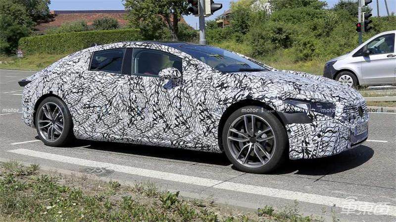 奔驰旗舰电动轿车谍照曝光:加入隐藏把手 或明年发布