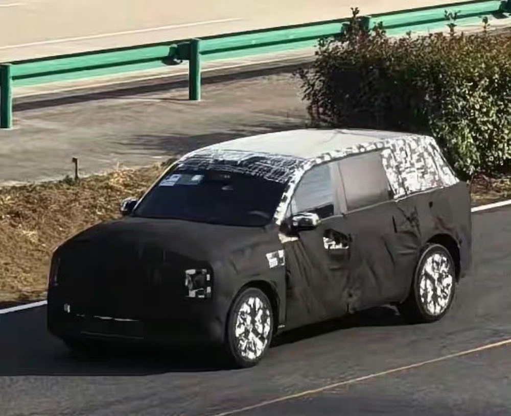 鸿蒙智行又一超豪车型曝光!或对标劳斯莱斯库里南