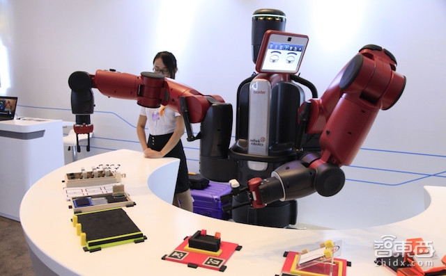登上大雅之堂 盘点达沃斯论坛上的八大机器人