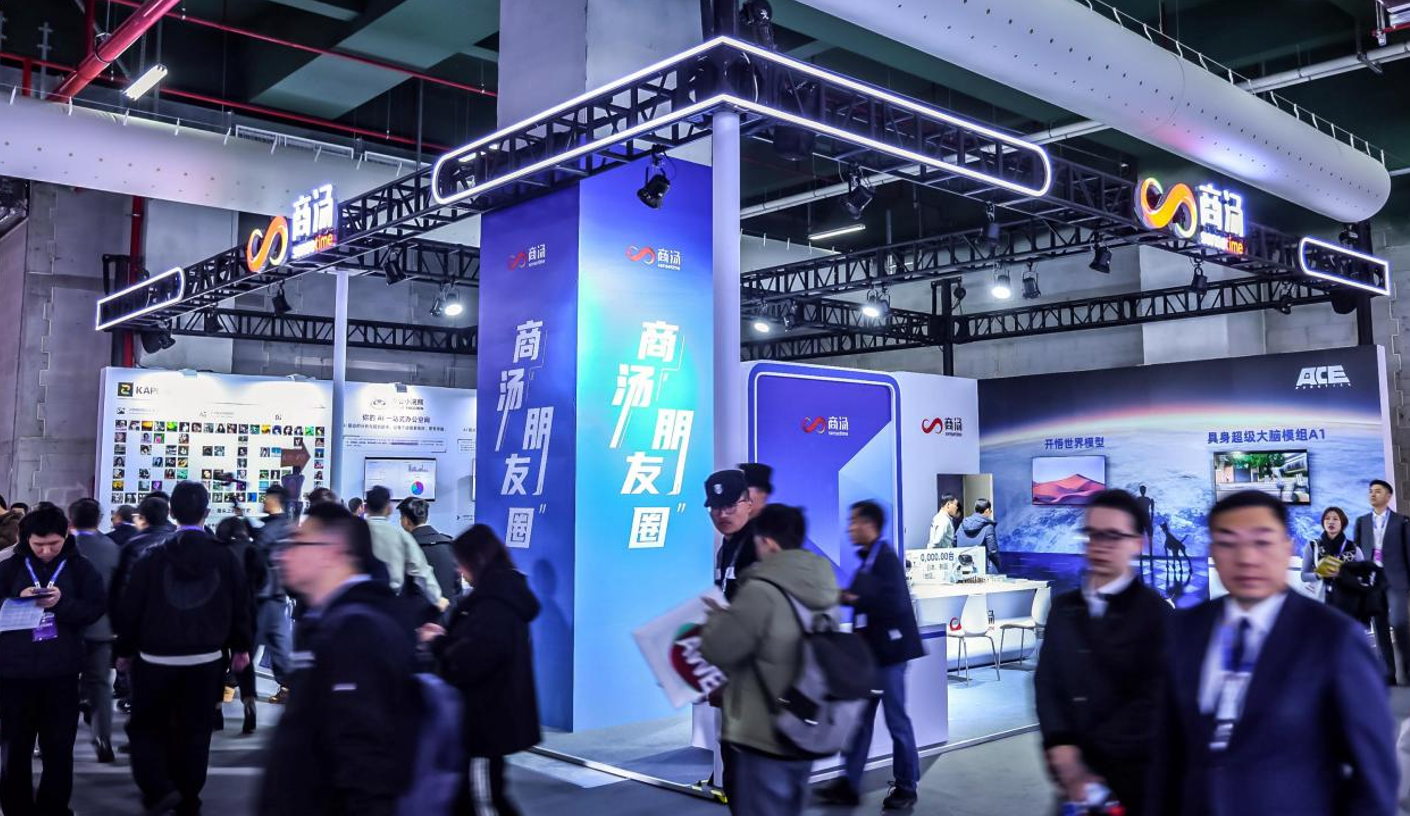 暴走两万步逛遍中国版CES!AI养龙虾、人形机器人火爆,追觅手机上手
