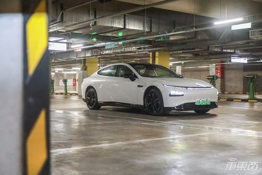 花式体验小鹏记忆泊车:车库800米极限测试后,竟然…