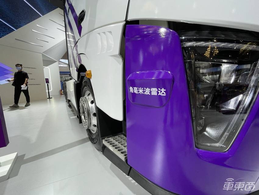 嬴彻科技秀肌肉：两款量产自动驾驶重卡亮相世界人工智能大会