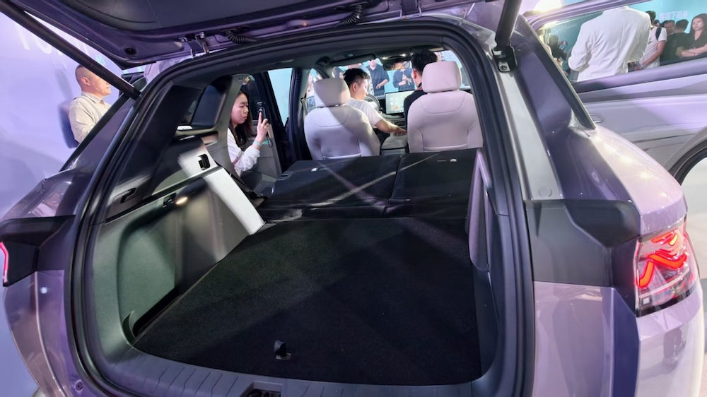 宋Ultra EV 15.19万起售!全系搭载刀片电池、云辇-C,还送一年闪充