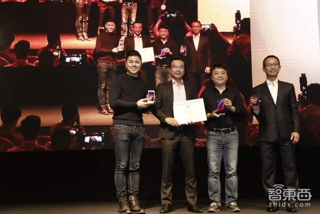 智东西晚报:蔚来汽车完成数亿美元融资,人脸识别平台可被照片骗过