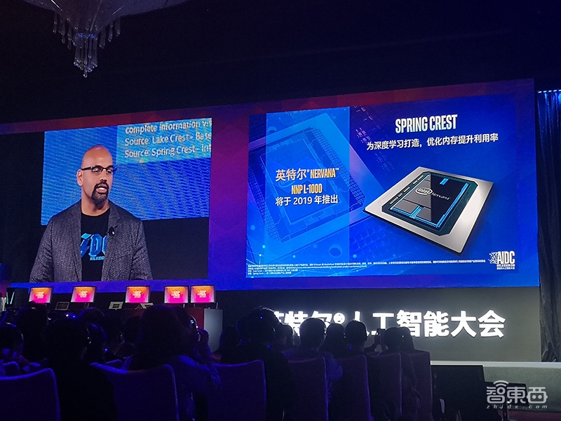 英特尔推新版Movidius AI计算棒,性能飙升8倍 | AIDC现场