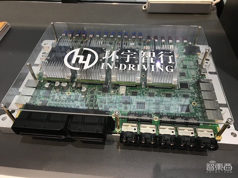 无人专车乌镇显神通！被三蹦子和狗逼停怕不怕？