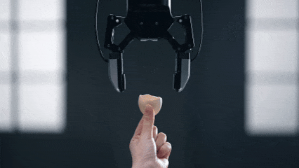 从美国垄断到中国超车,机器人指尖触觉精度远超人手,深圳团队造!