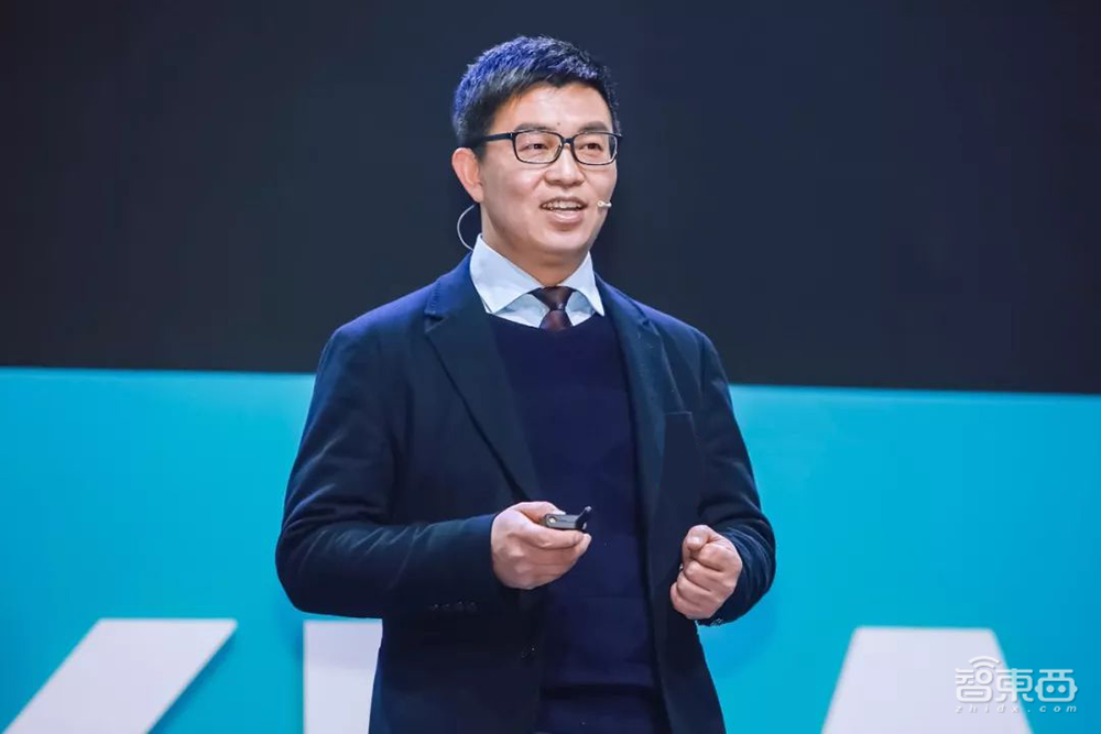 五年四次迭代,优必选首发Walker X,人形服务机器人商业化再提速