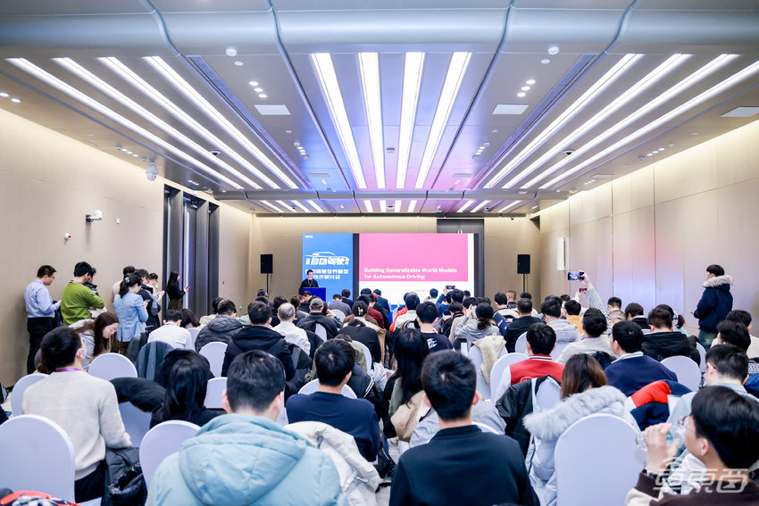端到端智驾燃爆中关村!2025首场自动驾驶峰会圆满落幕,清华李升波教授、理想智驾一号位给出研判