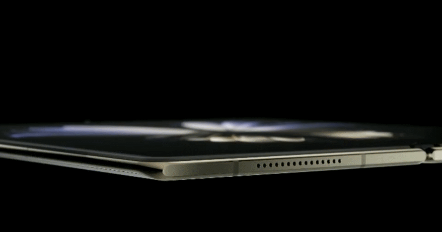 雷军亮出造车大招,和小米人形机器人玩自拍,自曝30年创业“黑历史”