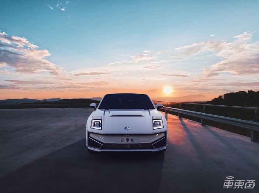 长城沙龙机甲龙量产版亮相，联手华为、Momenta搞智能化