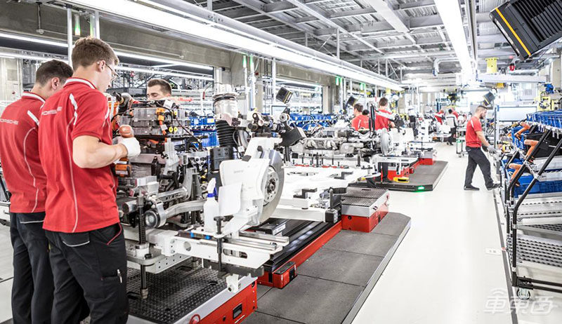 保时捷Taycan充电功率提至270kW 23分钟可充电至80% 12月将于美国交付