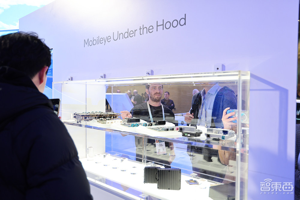 暴走3萬步逛遍CES：AI席卷一切，8大方向最火