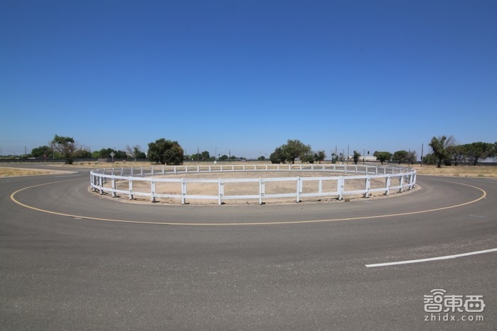 探访Waymo无人驾驶测试场和模拟中心 看看它是如何测试汽车的