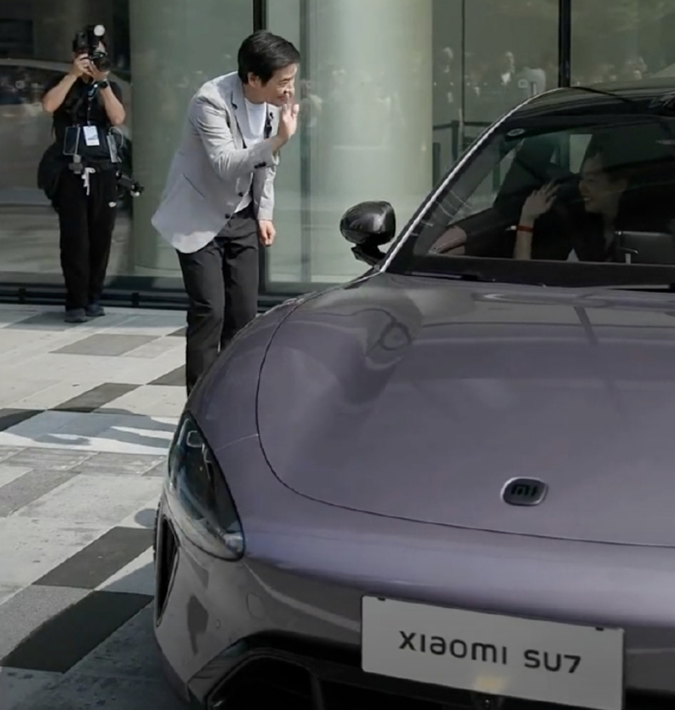 三天锁单超3万台!雷军揭秘新SU7销售战况:5万人试驾,排队3小时