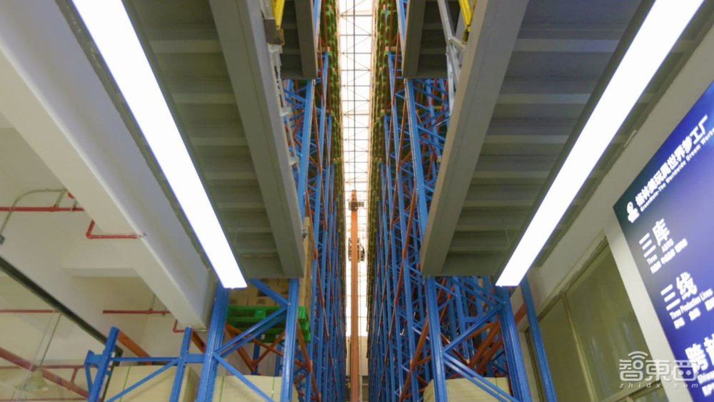 探访“迪士尼”背后的中国工厂，AI与机器人挑大梁，旷视助生产效率翻番