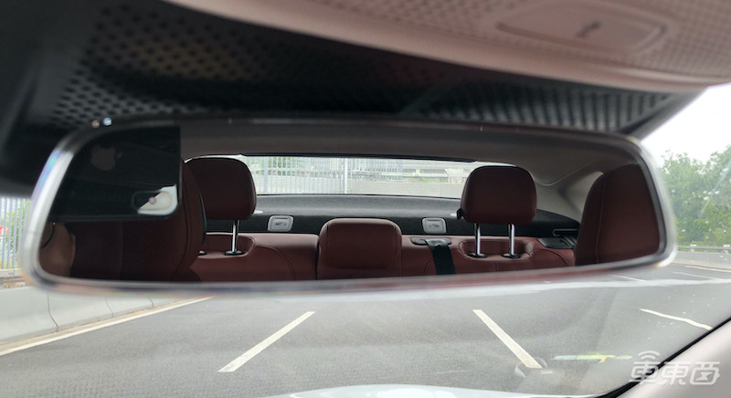 小鵬P7頂配版上路實(shí)測(cè) 駕駛表現(xiàn)優(yōu)異 回頭率超高
